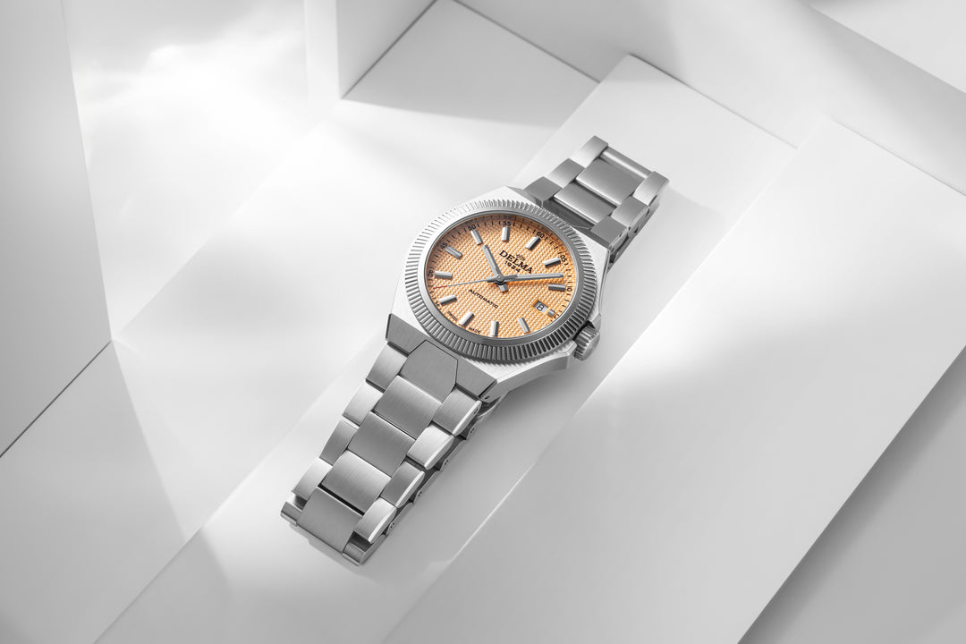 美品　DELMA PROFESSIONAL 200m 高級腕時計　　スイス製 美品DELMA PROFESSIONAL 200m 高級腕時計スイス製